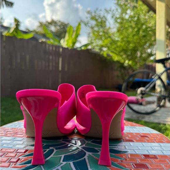 Gently worn Satin effect high heeled sandals with toe post. Hot pink. - Picture 2 of 5